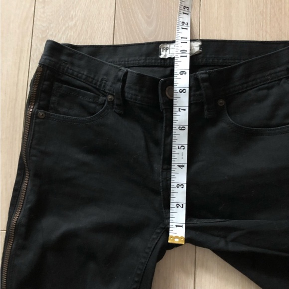 Free People Full Size Zipper Black Skinny Jeans Size 27 - Picture 12 of 13